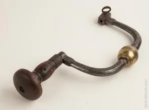 18th Century Iron Brace with Engraved Brass Ball * 75462