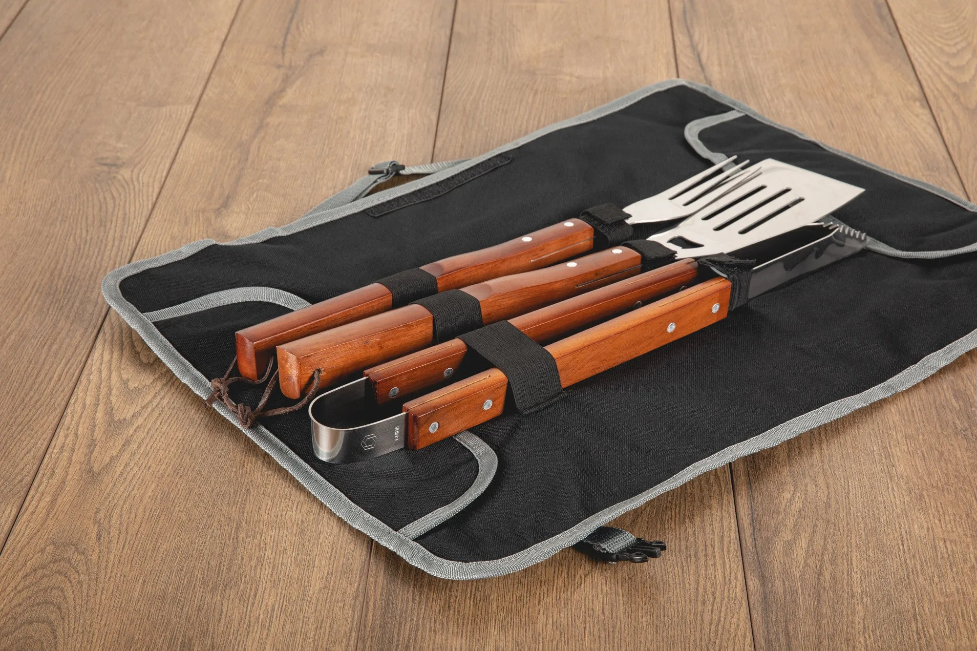 Cincinnati Reds - 3-Piece BBQ Tote & Grill Set