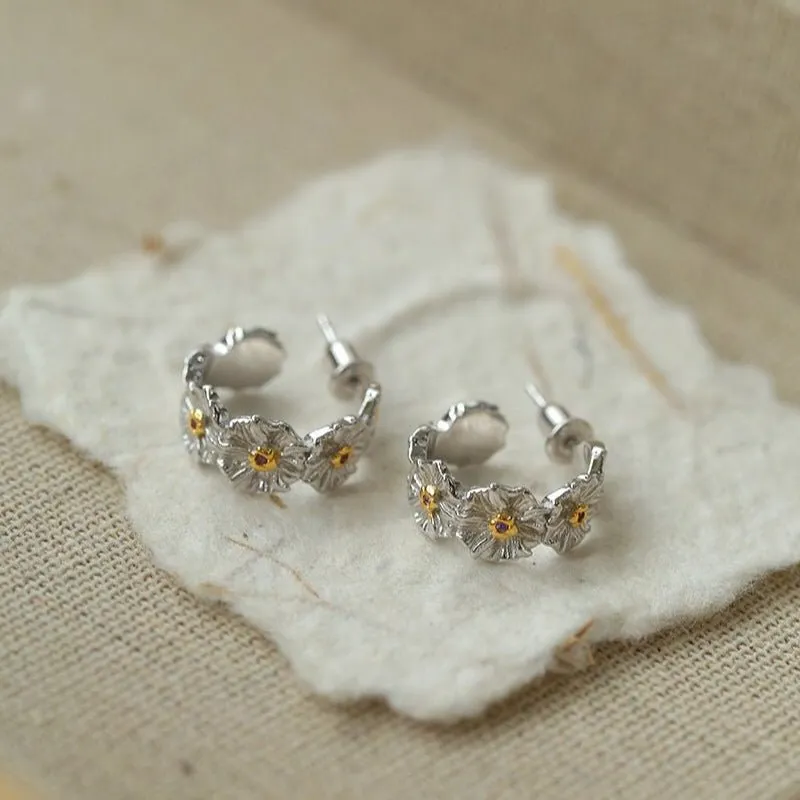 Exquisite Daisy Flower Hug Huggie Earrings