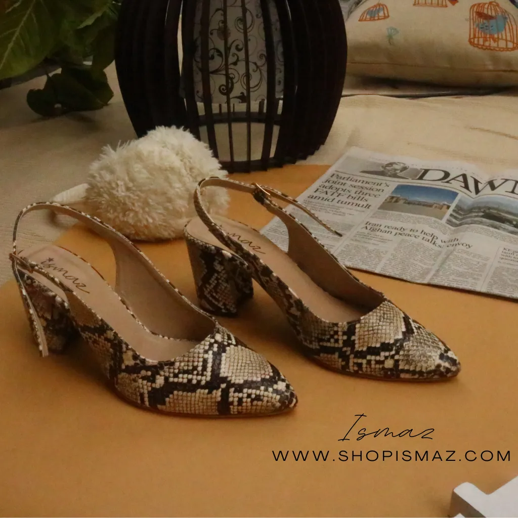 Exquisite Snake Print Court Shoes