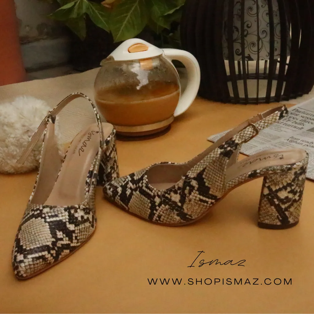 Exquisite Snake Print Court Shoes