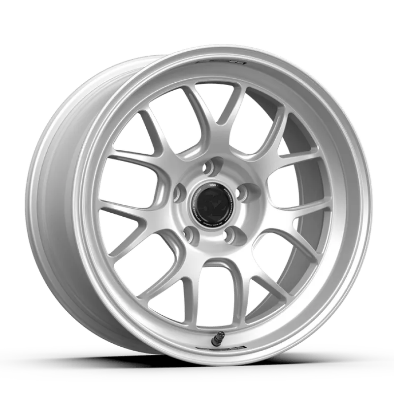 fifteen52 Apex RSR 18x9.5 5x120 22mm ET 72.56mm Center Bore Radiant Silver