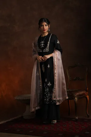 Stunning & Exquisite Black Embroidered Kurta Set ( Ymn-15 )