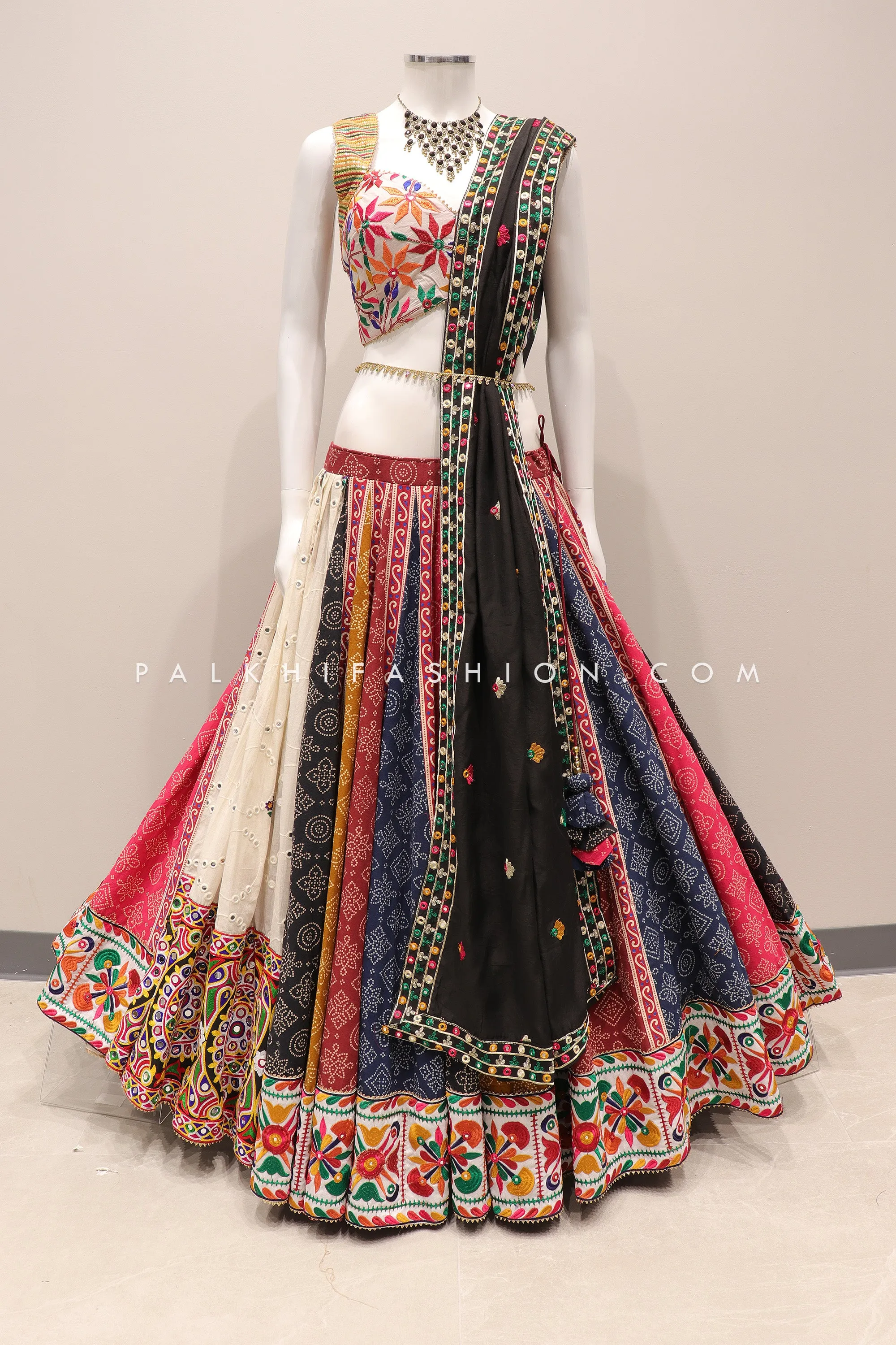 Vibrant Navratri Chaniya Choli with Exquisite Designer Detailing