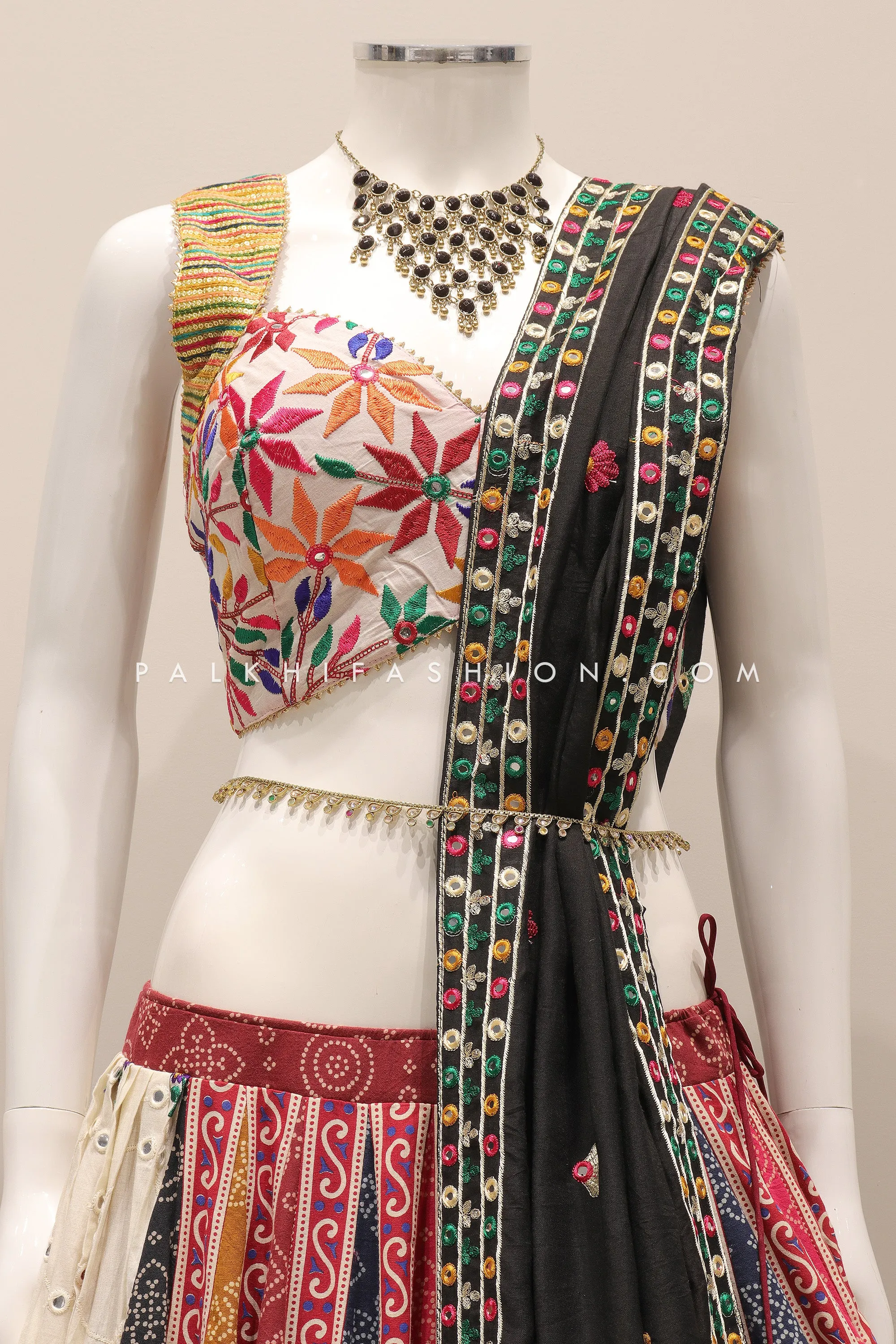 Vibrant Navratri Chaniya Choli with Exquisite Designer Detailing