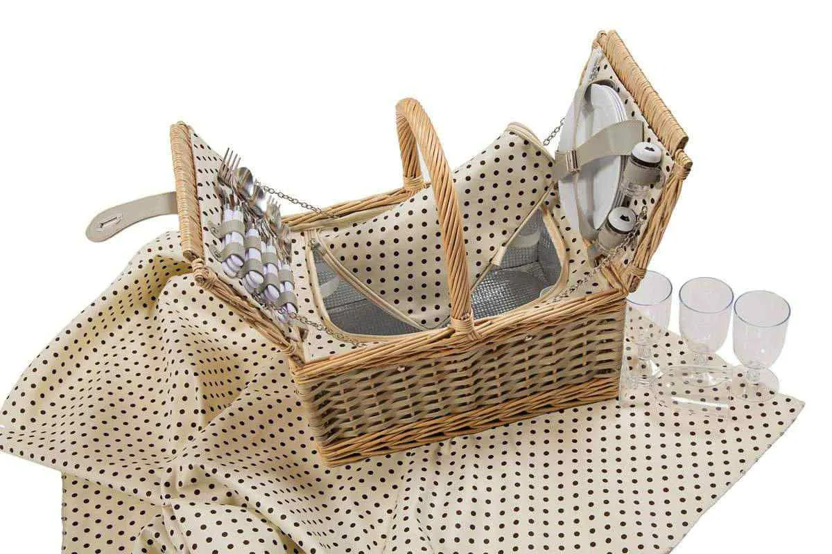 Yuppie Gift Baskets Polka Picnic Basket (4 Persons)