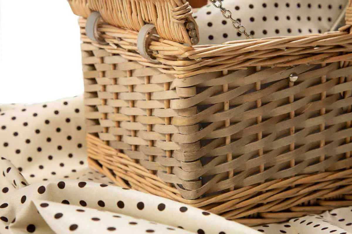 Yuppie Gift Baskets Polka Picnic Basket (4 Persons)